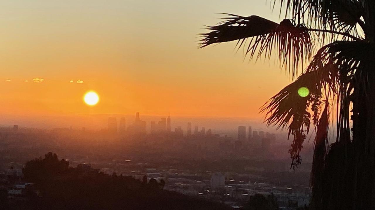 Hollywood Hills Jetliner Views At 1080 Hollywood * Los Ángeles
