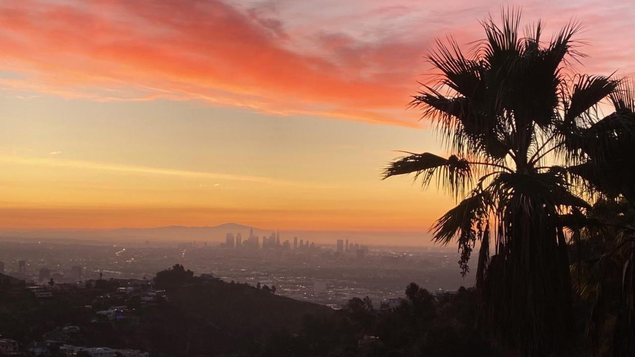 Hollywood Hills Jetliner Views At 1080 Hollywood Los Ángeles