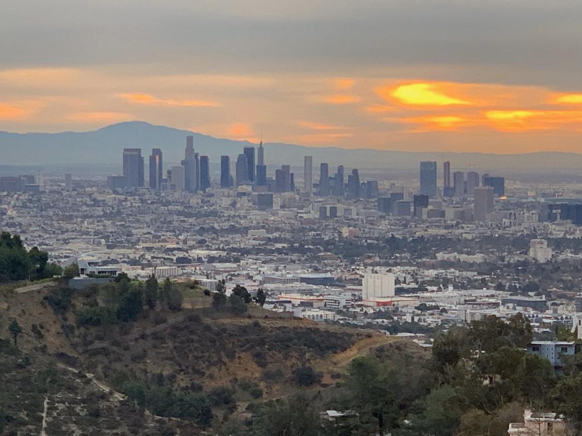 Apartment Hollywood Hills Jetliner Views At 1080 Hollywood