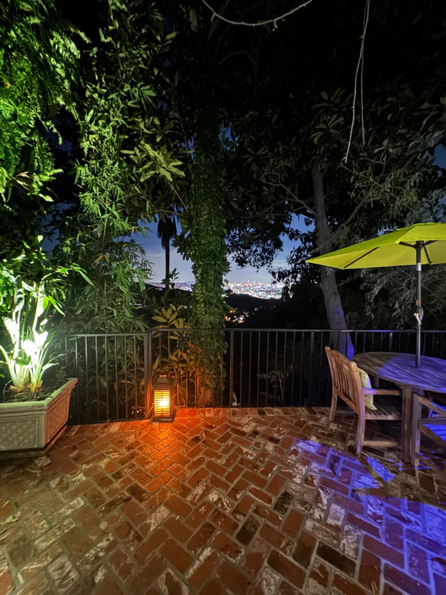 Apartment Hollywood Hills Jetliner Views At 1080 Hollywood *