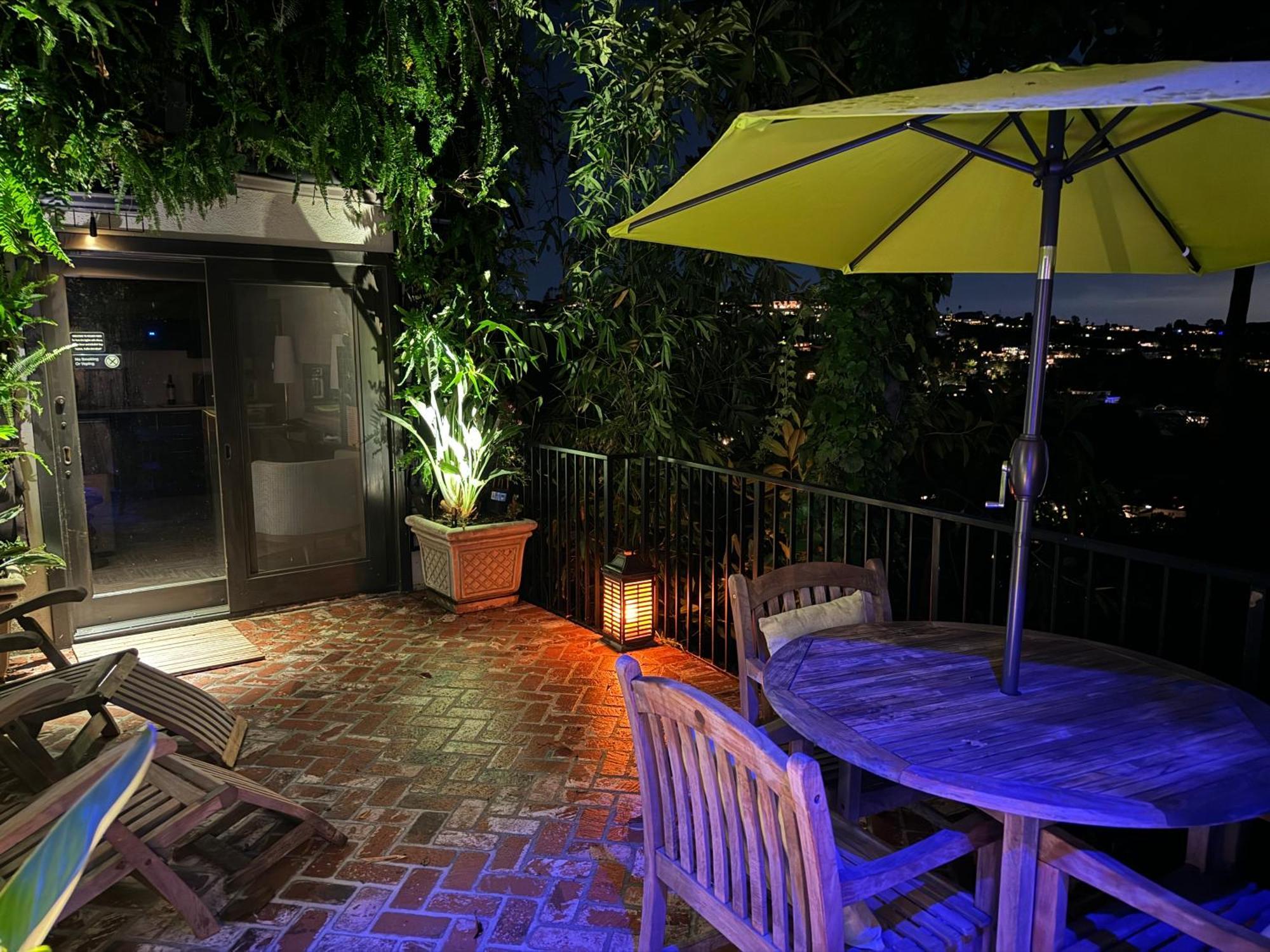Apartment Hollywood Hills Jetliner Views At 1080 Hollywood Los Angeles